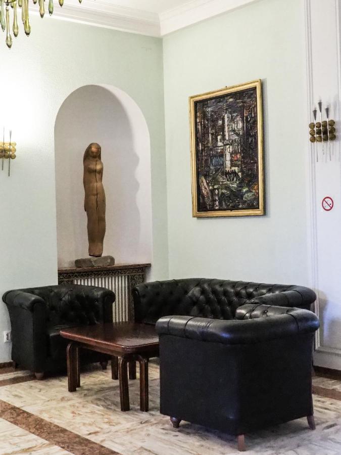 Hotel Triumf Букурещ Екстериор снимка