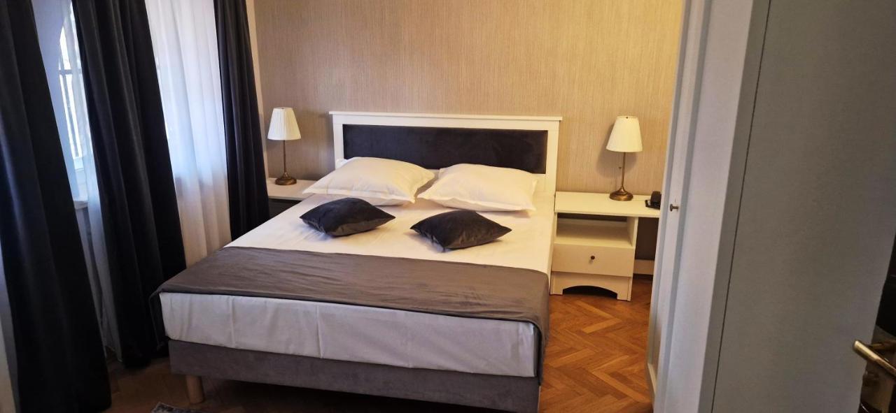 Hotel Triumf Букурещ Екстериор снимка